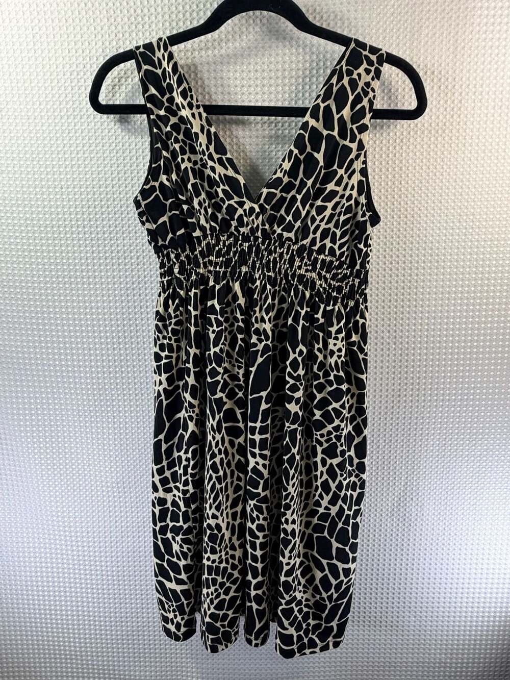 En Focus Petite Sleeveless V-Neck Giraffe Animal Print Smocked Waist Mini Dress - Picture 3 of 7
